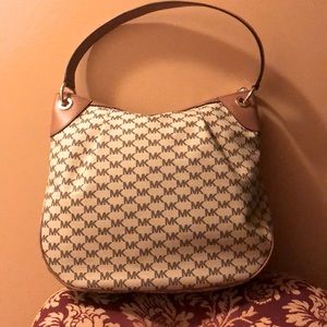 NWT Michael Kors “jet set” logo shoulder bag